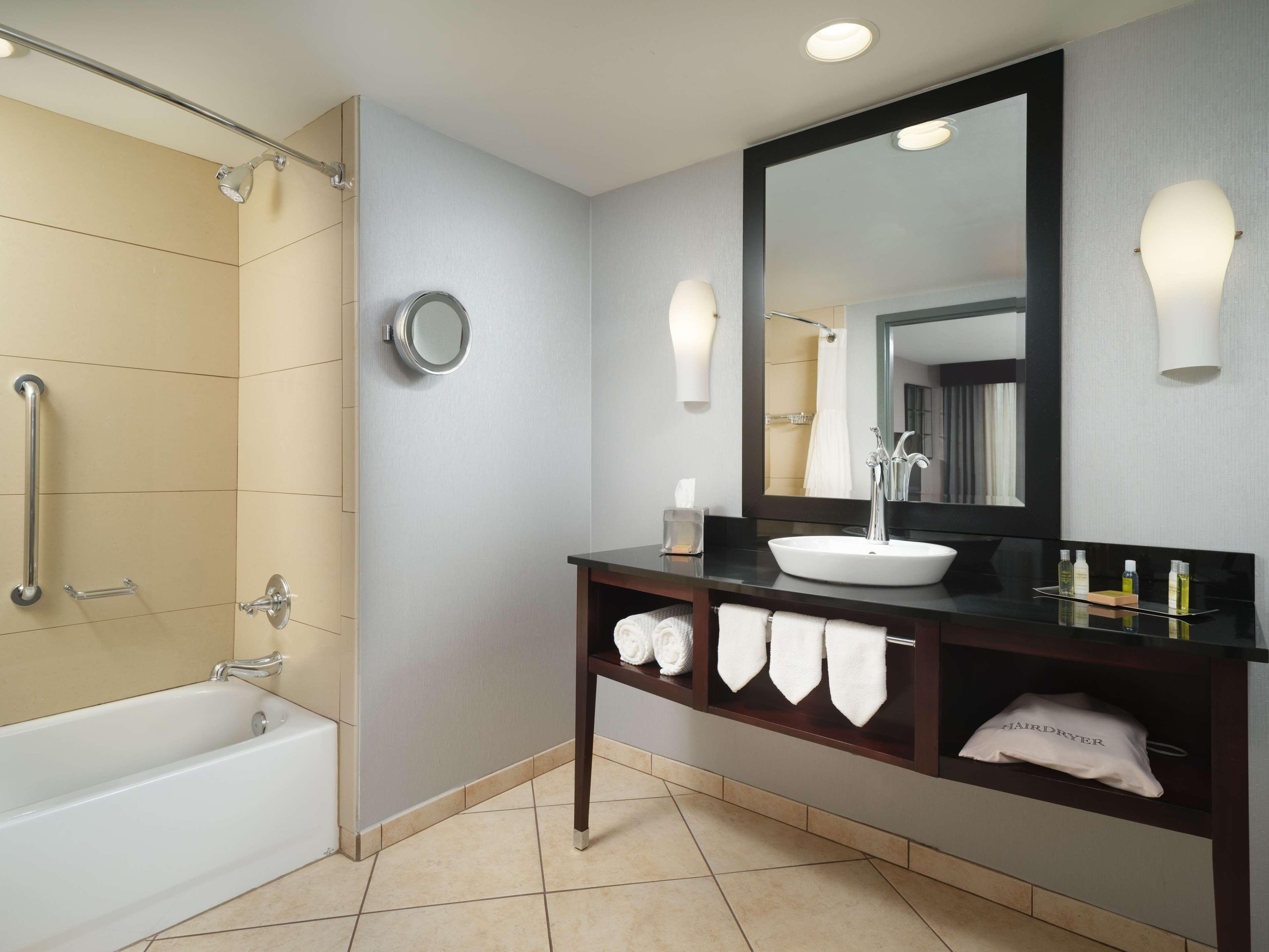 Doubletree By Hilton Hotel Chattanooga Downtown Bagian luar foto
