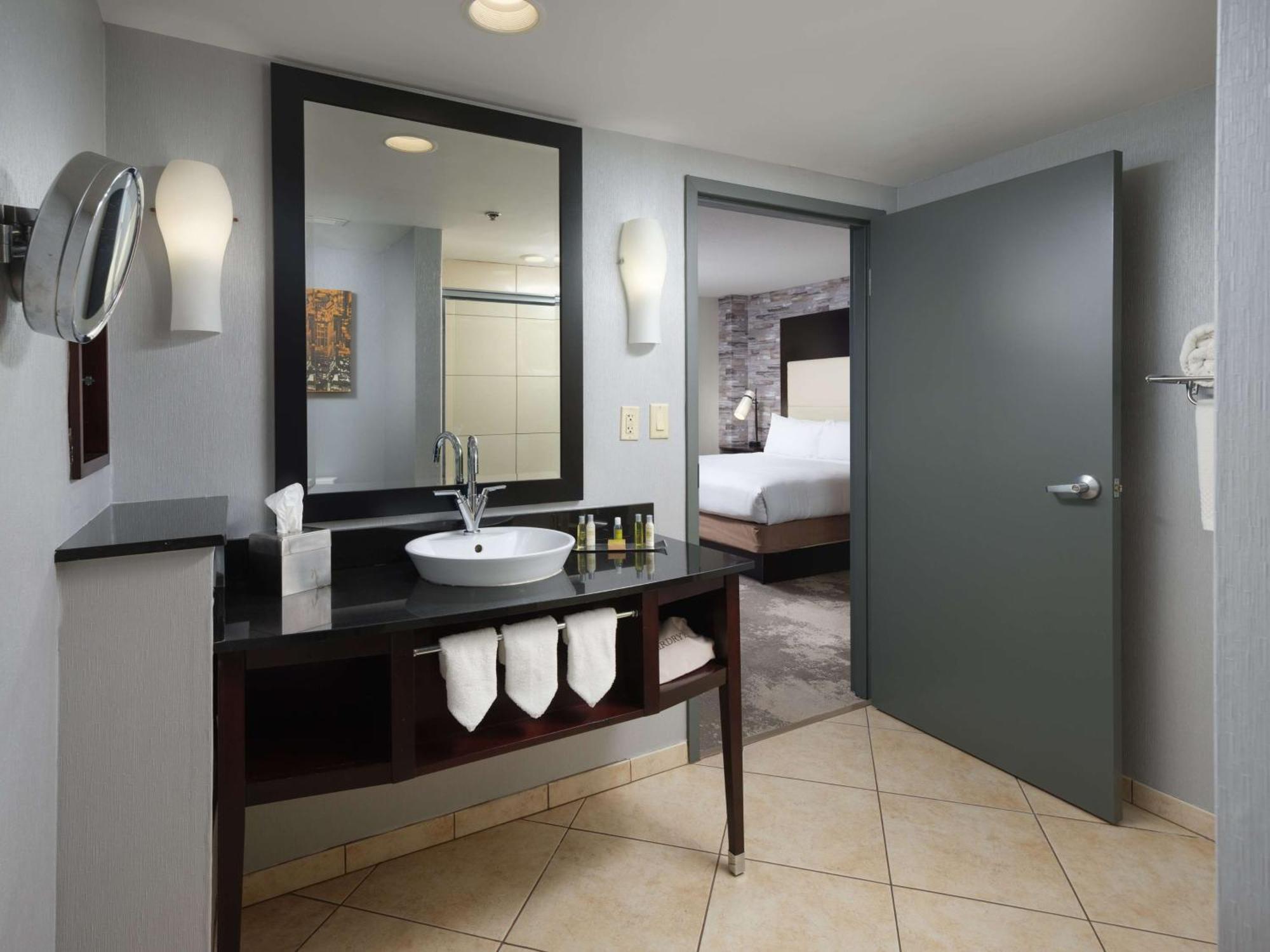 Doubletree By Hilton Hotel Chattanooga Downtown Bagian luar foto