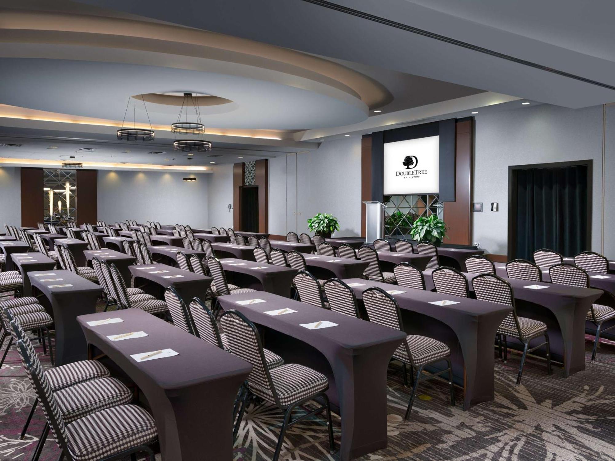 Doubletree By Hilton Hotel Chattanooga Downtown Bagian luar foto