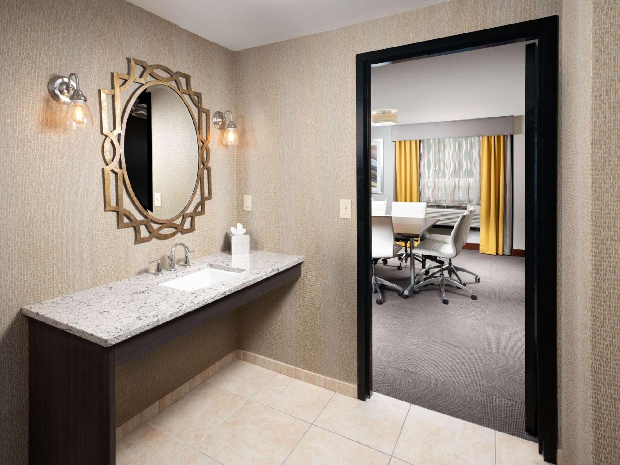 Doubletree By Hilton Hotel Chattanooga Downtown Bagian luar foto